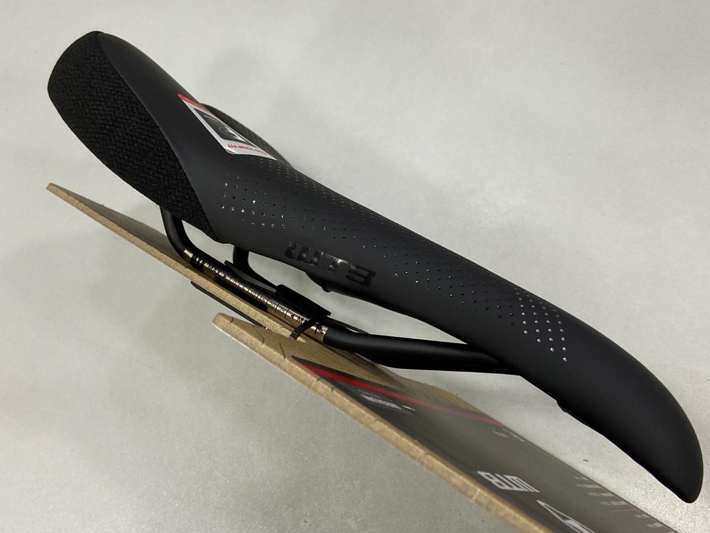 WTB Volt Wide Titanium Rail Medium Padding 150x265mm Saddle (Black)