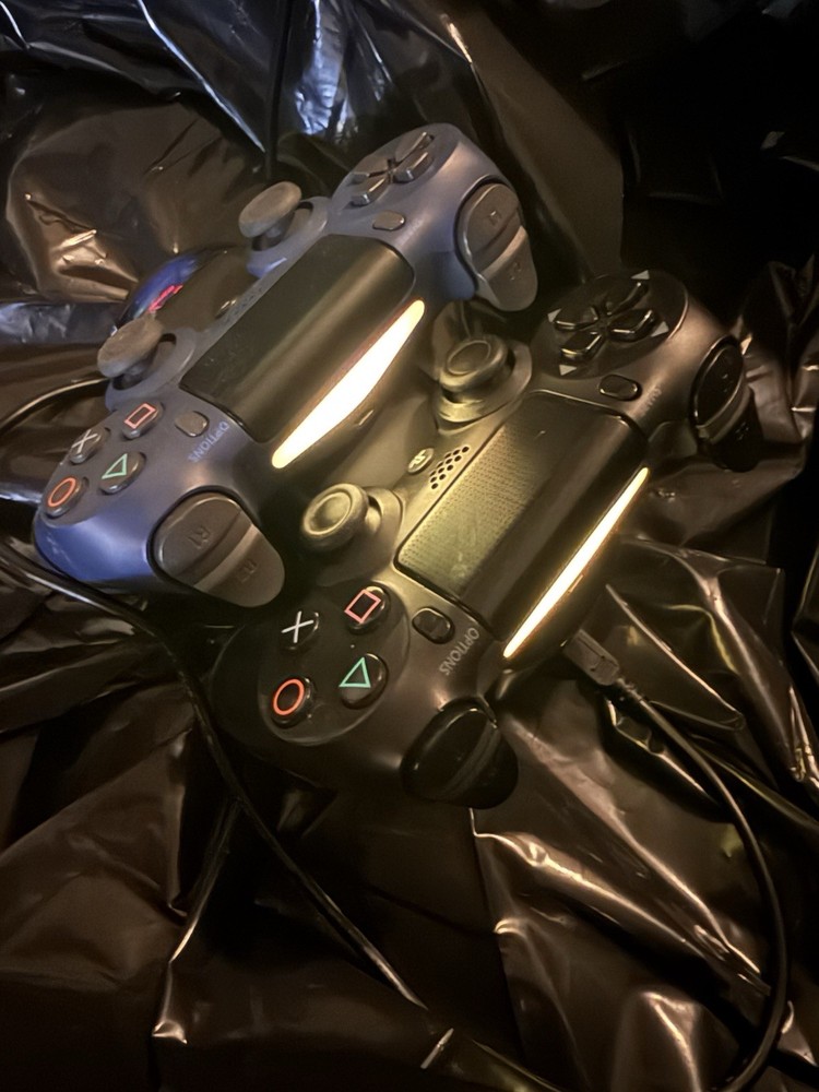 Sony PS4 Controller Dobe Charging Dock with 2 PS4 DualShock Controllers