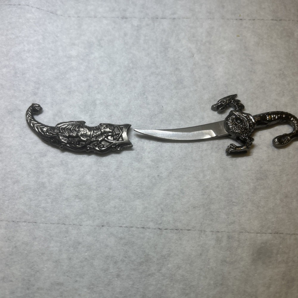 small dagger knife