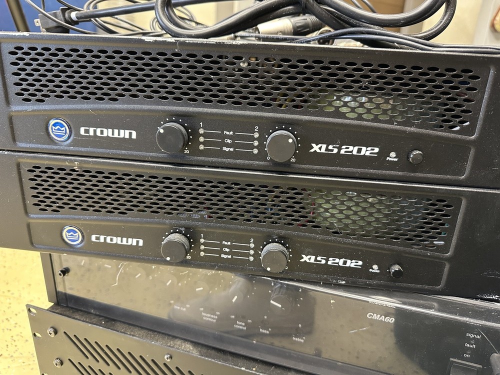 Crown XLS202 Amplifier