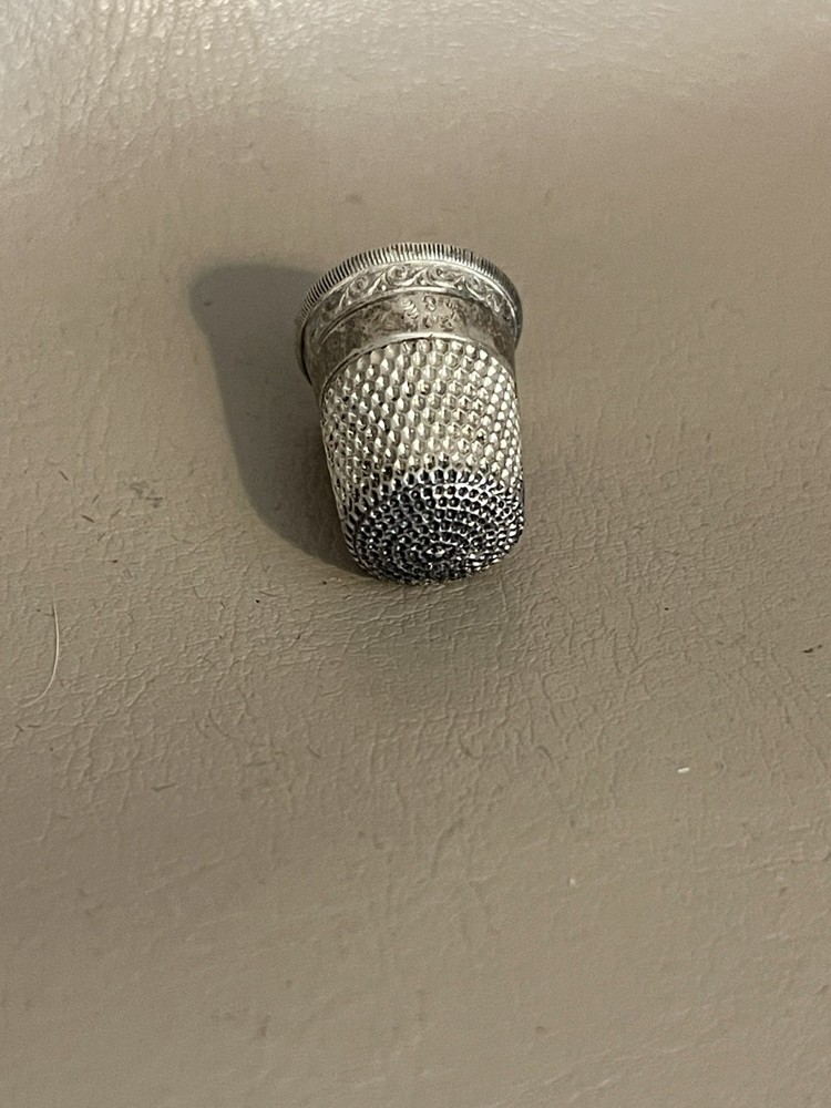 Vintage Sterling Silver Thimble #8 (K32)