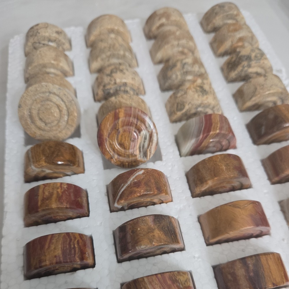 Backgommon table with chairs