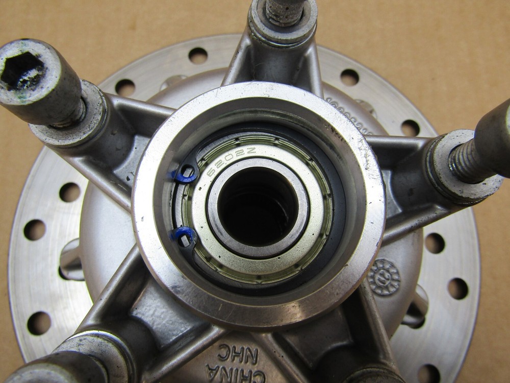 Piaggio 1 2022 front hub (13479)