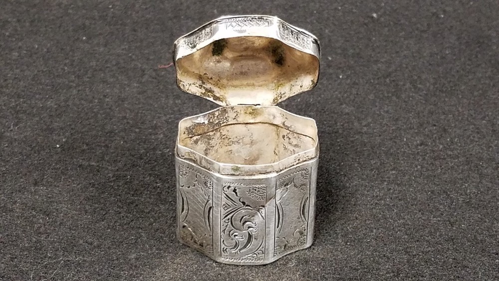 Antique Dutch .833 Silver Engraved Snuff Trinket Box