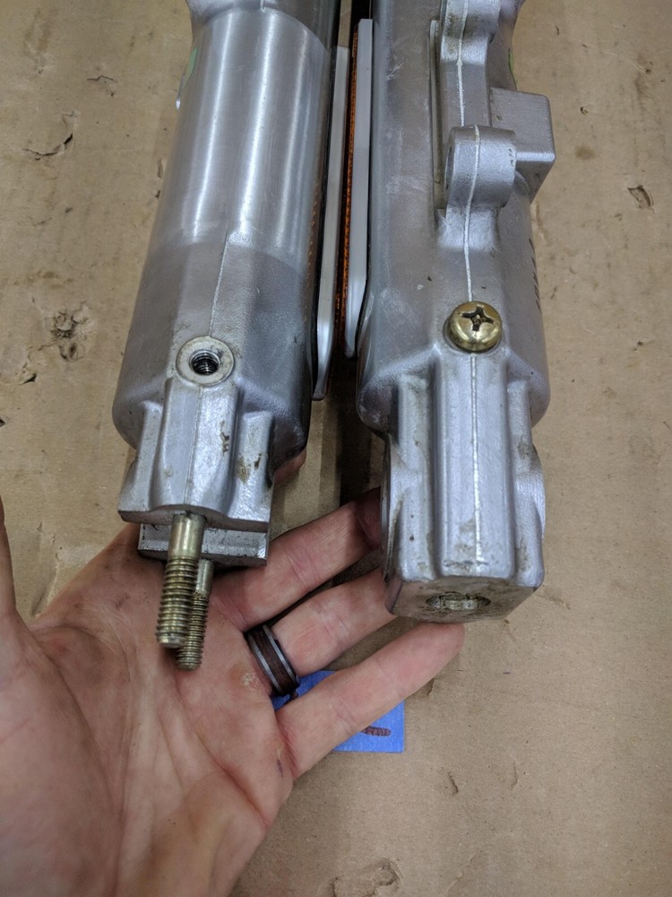 2000-2006 Harley-Davidson Softail Heritage Fat Boy Fork Lower Sliders READ