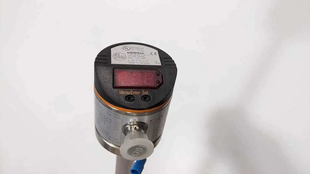 IFM Efector LK7024 Electronic Level Sensor 585mm Range LK0728A-A-00KQPKG/US 728m