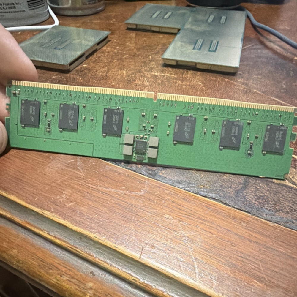 Micron DDR5 ECC RDIMM 16GB PC5-4800B 288-Pin Server Memory Used