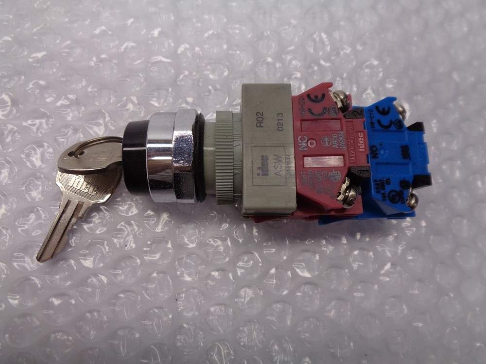IDEC ASW21K11 SELECTOR SWITCH W/KEYS NSNP