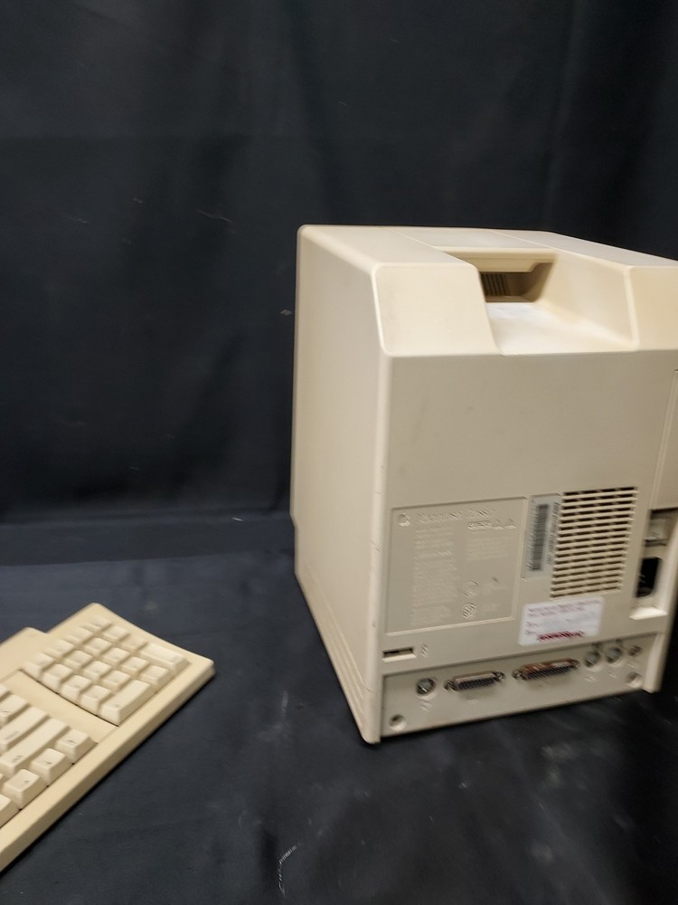1991 Apple Macintosh Classic M0420 w/ Keyboard - Untested No Cords Might Work ?