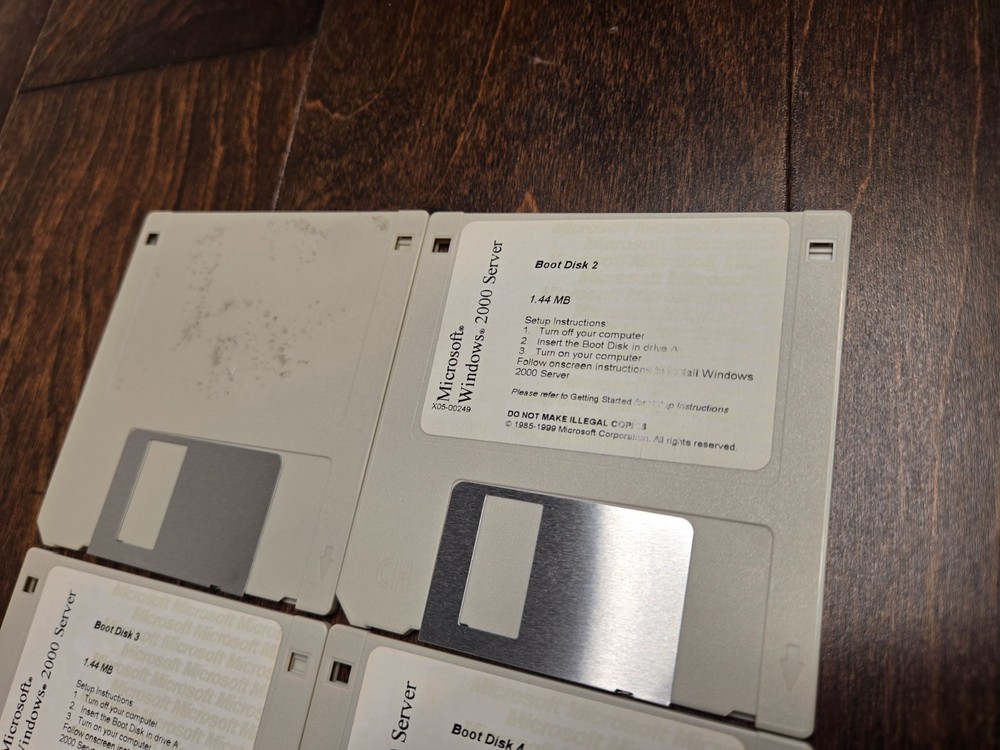 Windows 2000 Server, Setup & Boot disks on 3.5" disks set of 4
