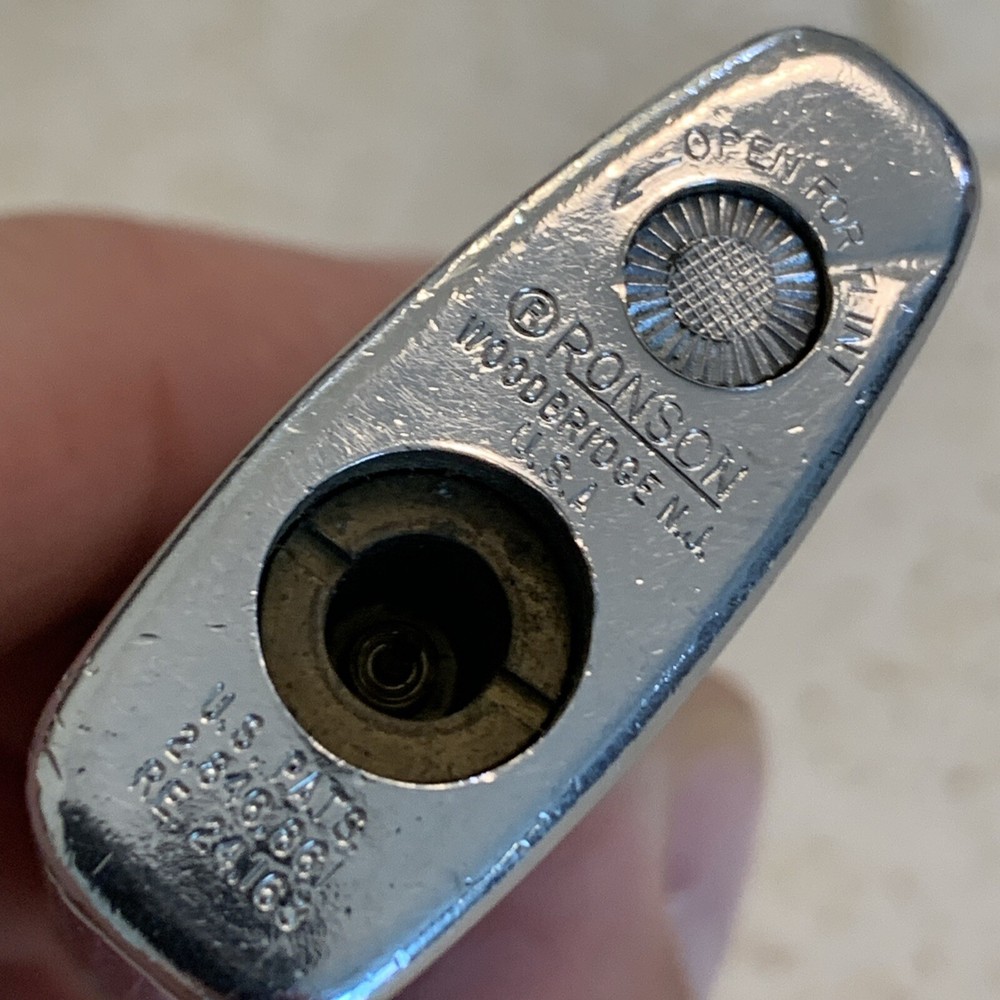 Vintage Ronson Varaflame Windlite Atomic Lighter Silver