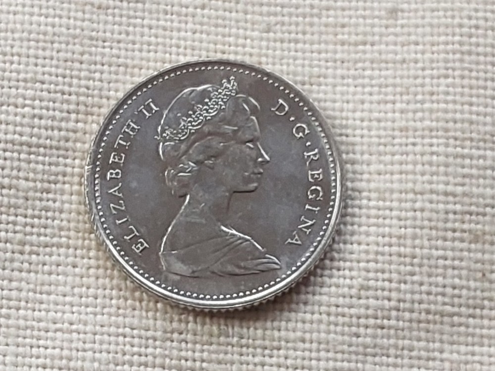 Canada 1977 10 cents coin