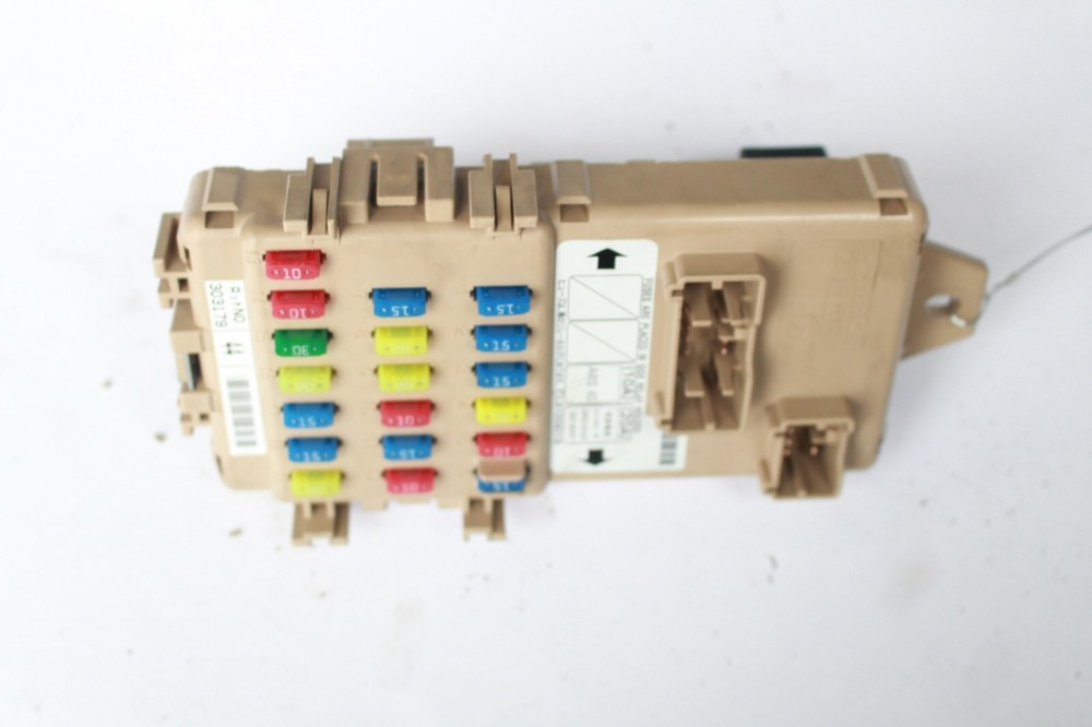 SUBARU IMPREZA WRX INTERIOR LEFT SIDE DASH FUSE BOX M5565