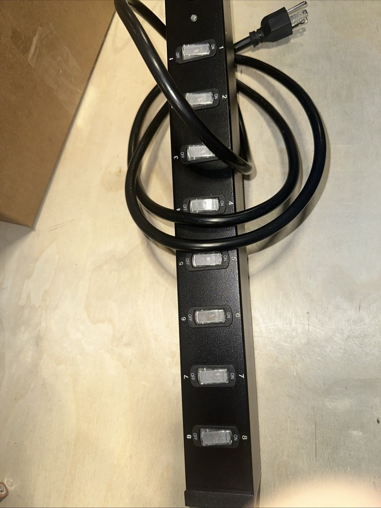 8 Outlet Power Distribution Unit