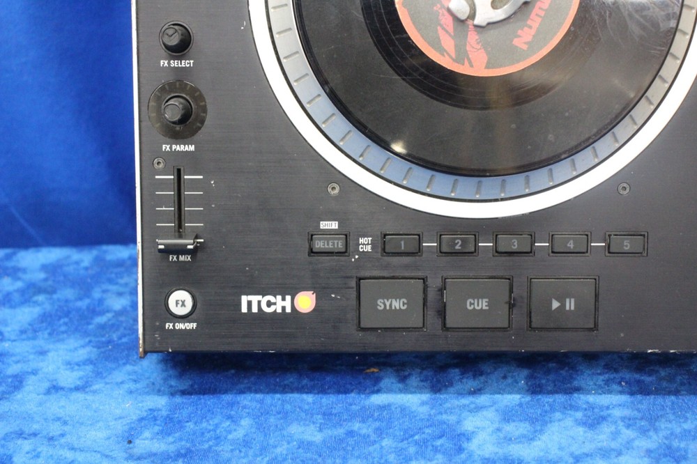 Numark V7 High-resolution Motorized Turntable Software Controller -Black