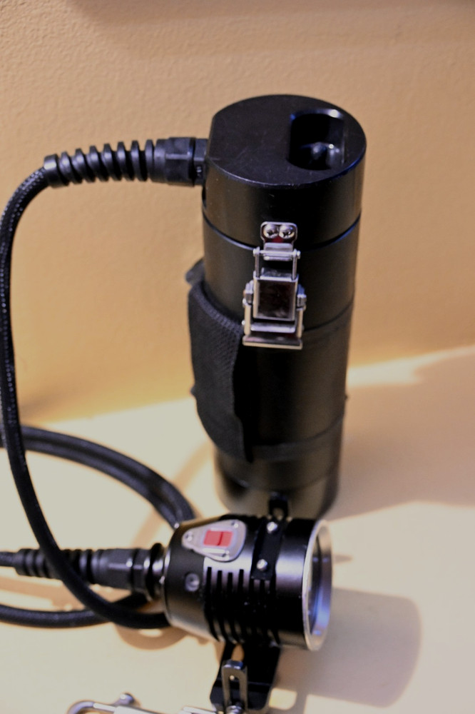 Deep 6 D6Wh 4000L Canister Dive Light.