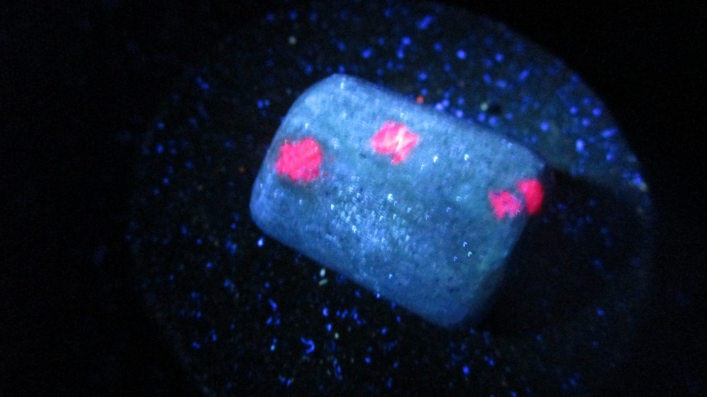 Natural Blacklight and Longwave UV Fluorescent Mineral Rock Ruby S61
