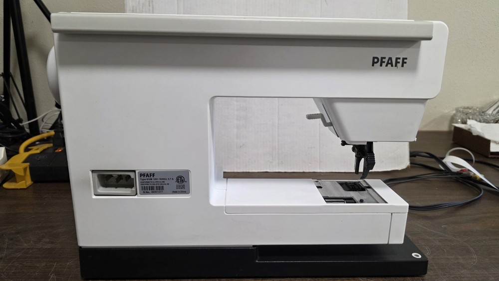 Pfaff Select 4.2 Sewing Machine Type 610B