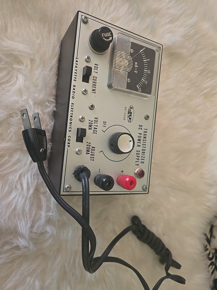 Lafayette Transistorized power supply LRE 99-5068 Powers on /Untested