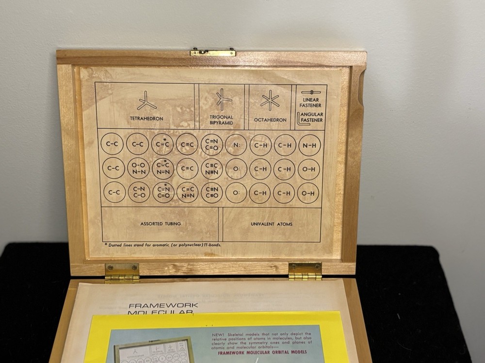 Vintage - FRAMEWORK MOLECULAR MODEL STUDENT SETS Prentice Hall In Wooden Box