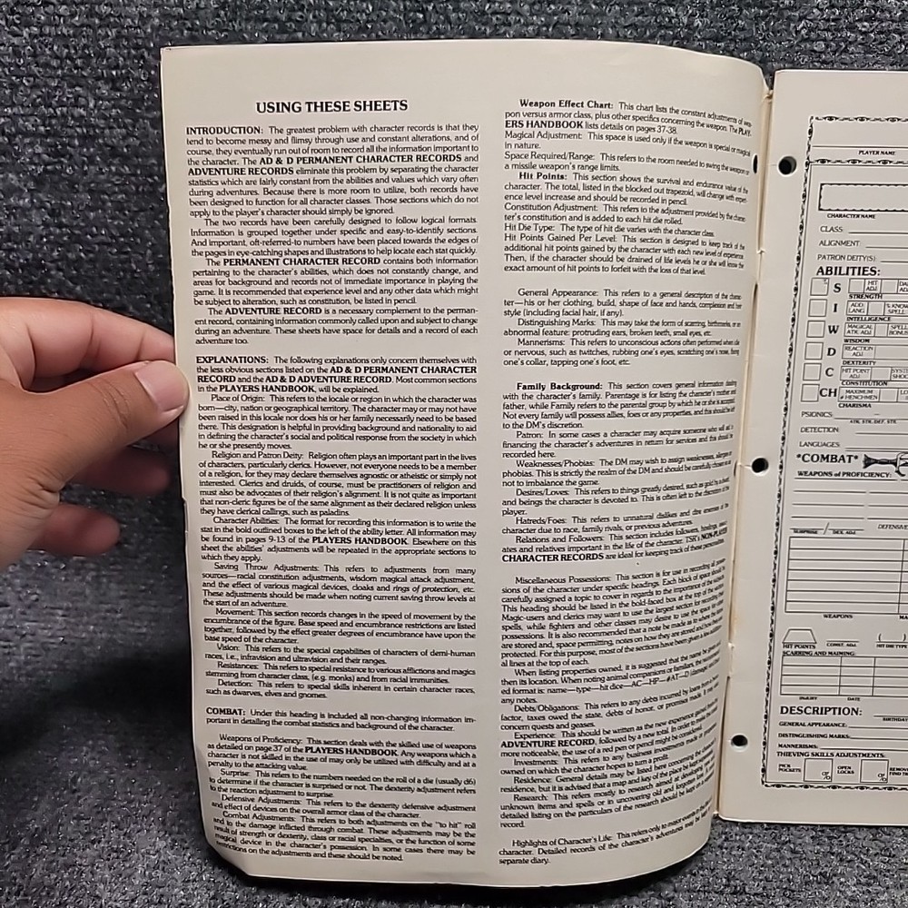 Advanced Dungeons & Dragons: Permanent Character Folder (9029, 1979) READ