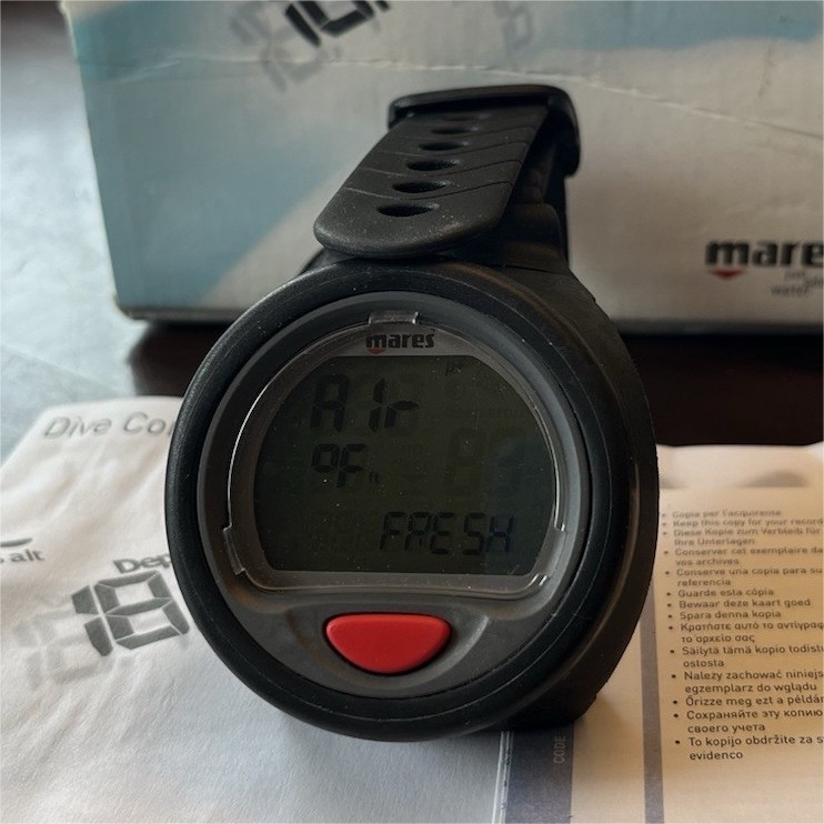 Mares Puck Dive Computer with Box Included and Instruction Manual, Model Puck
