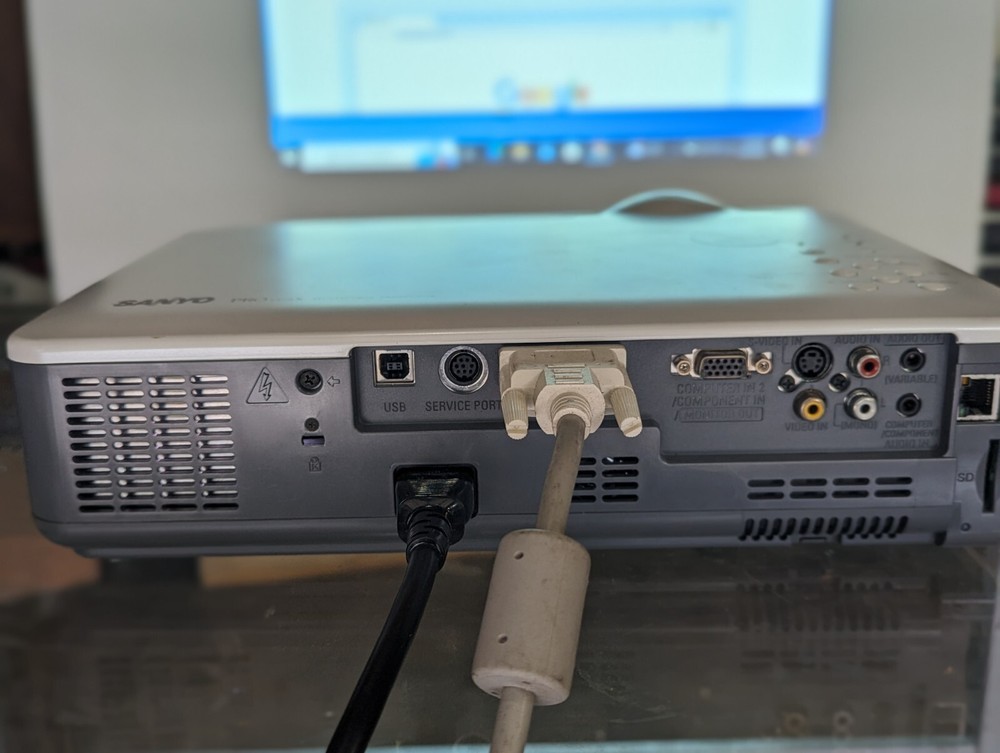 Sanyo PLC-XU88 LCD Multimedia Projector