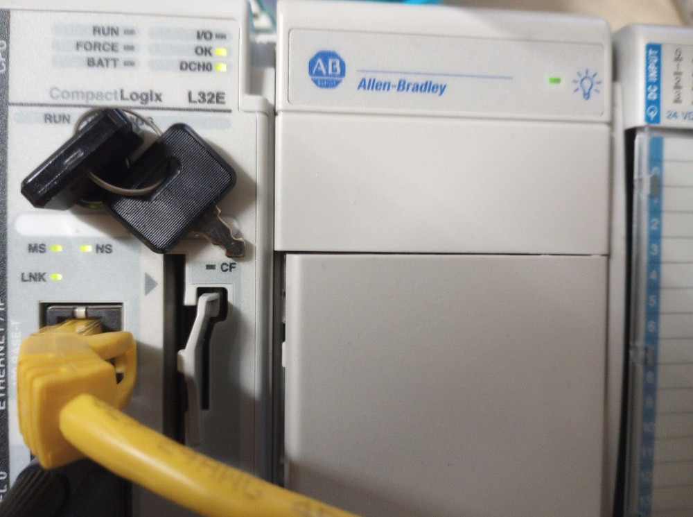 COMPACTLOGIX ALLEN BRADLEY RACK COMPLETE SYSTEM 1769-L32E SYSTEM