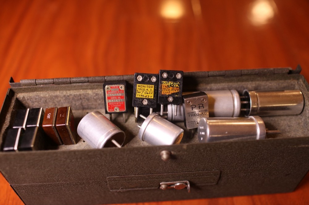 Signal Corps CS-137 Case w/ Frequency Quartz Crystals