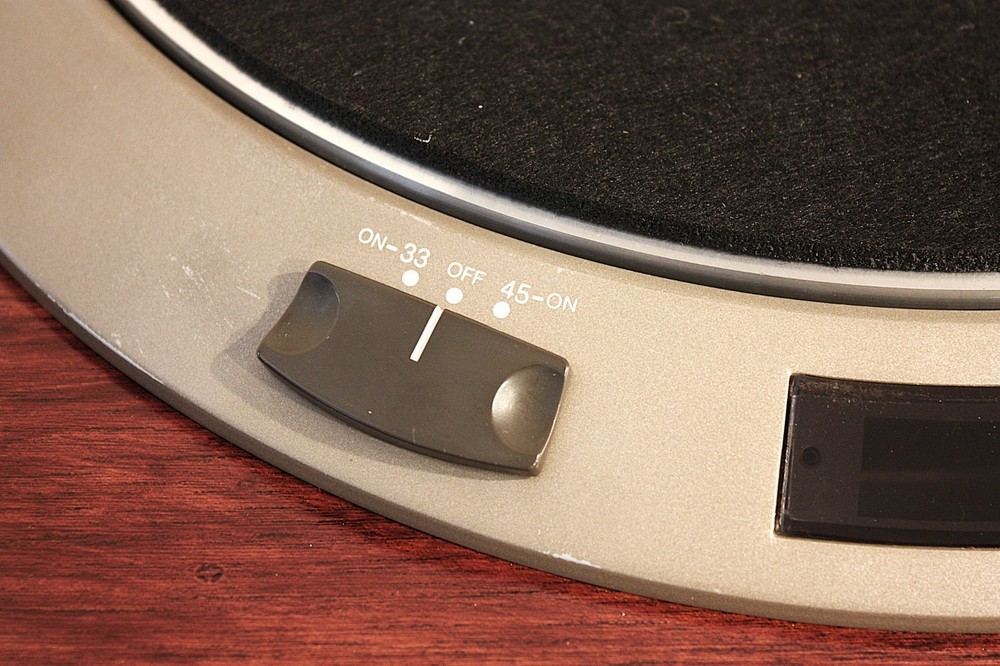 DENON DP1000 / DP 1500 TURNTABLE - with EXTRAS