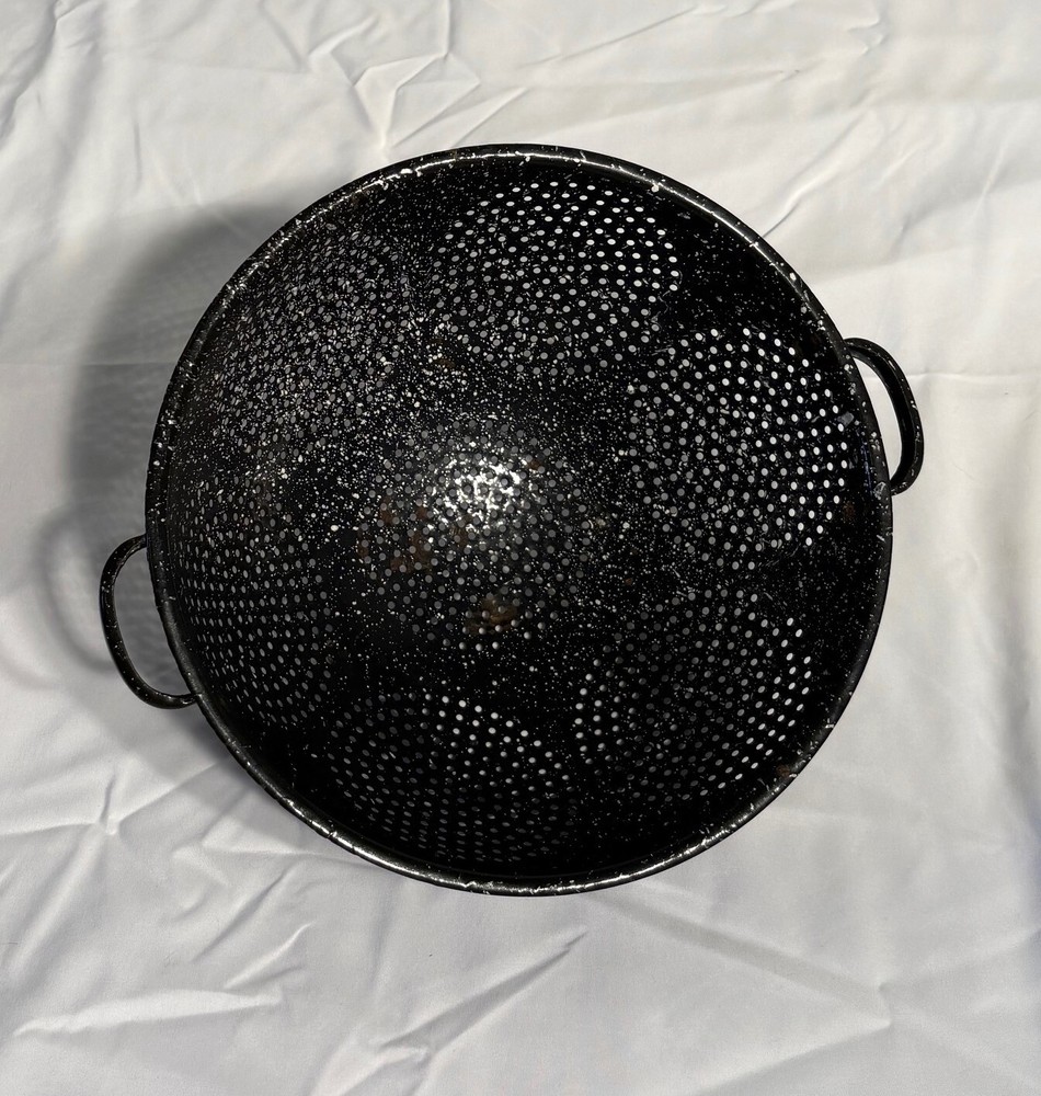 Vtg. Primitive Enamelware Black & White Speckled Footed Strainer Colander 11”