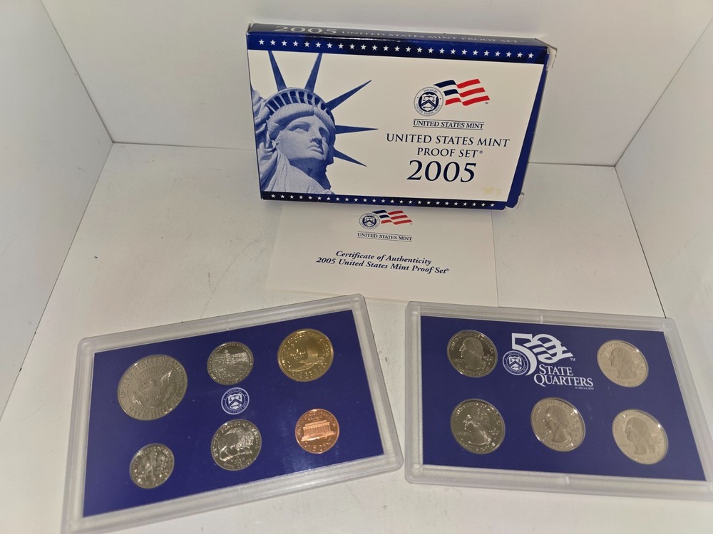 2005 US Mint Proof Set   uncirculated with COA