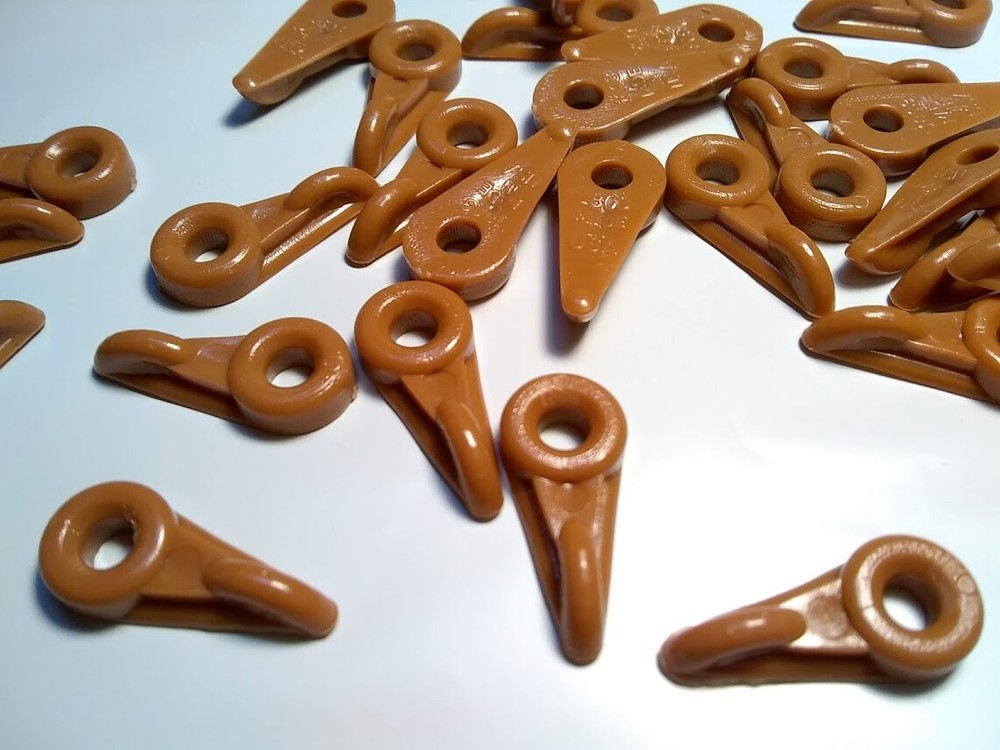 Tan PLASTIC Turnbutton Panel Retainer Clip for wood/glass panel PKG QTY 100 pc