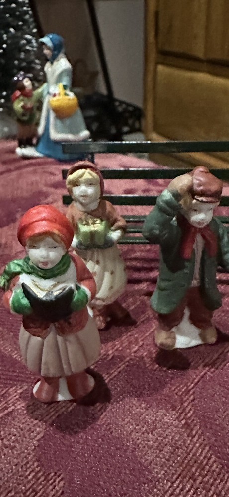 20 PIECE CHRISTMAS VILLAGE FIGURINES
