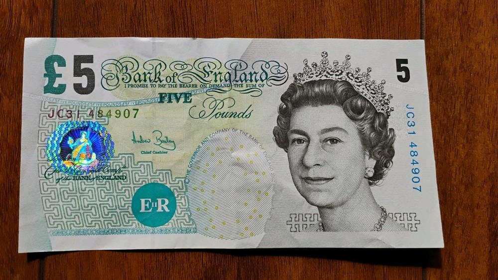 BRITISH POUND 5 OLD VERSION + BELIZE COINS