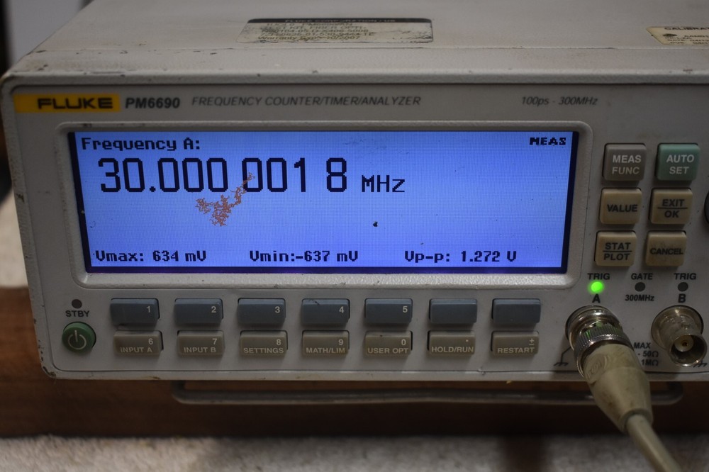 Fluke PM6690 2.7 GHz Frequency Counter