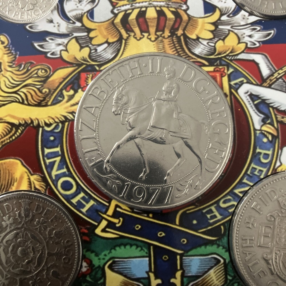 Elizabeth 11 Coin Collection Set