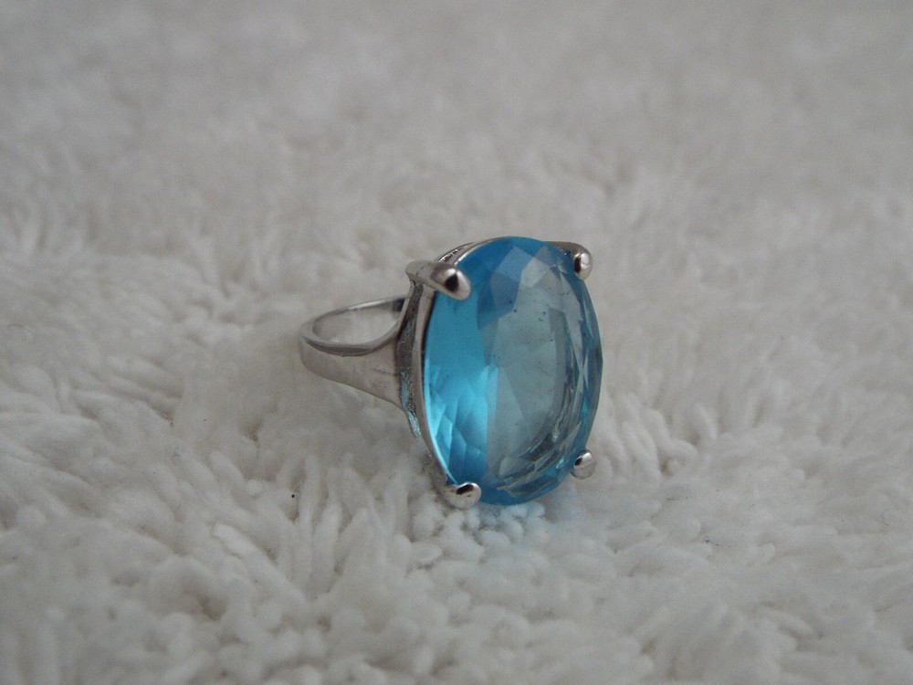 Silvertone Blue Glass Stone Ring ~ Size 6 (J21)