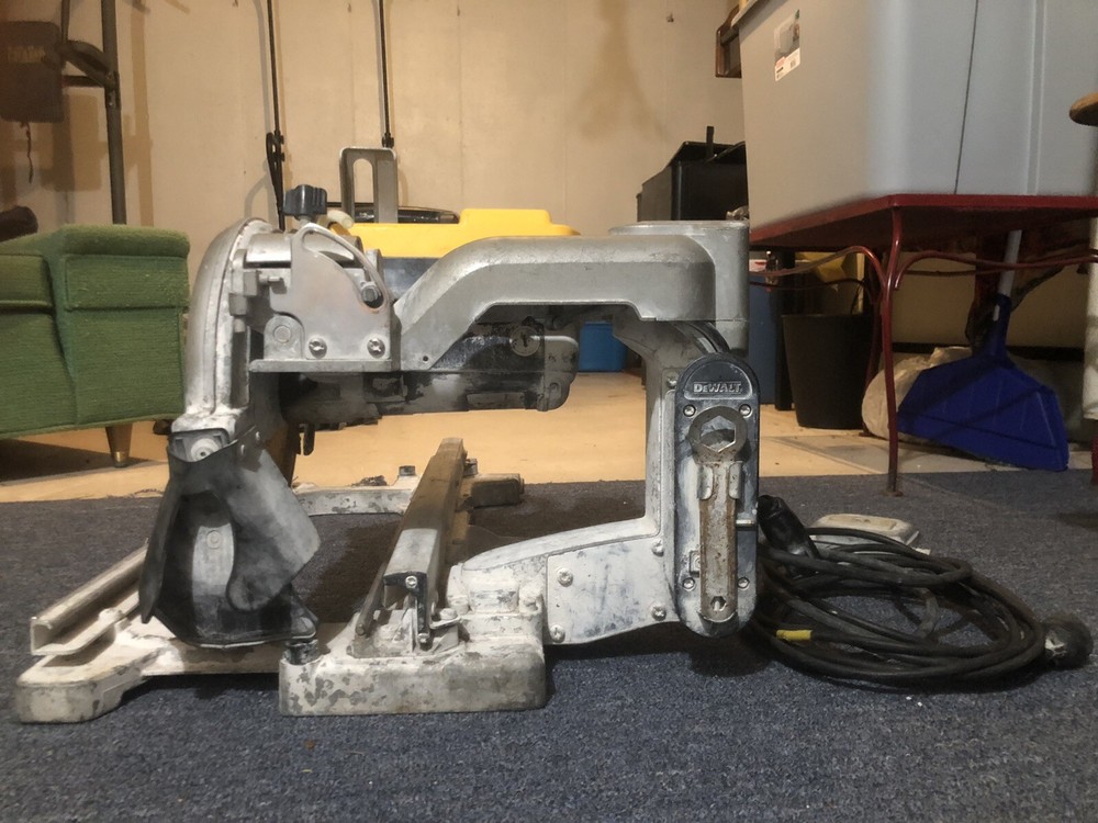 DEWALT D36000 Tile Saw - Black/Yellow