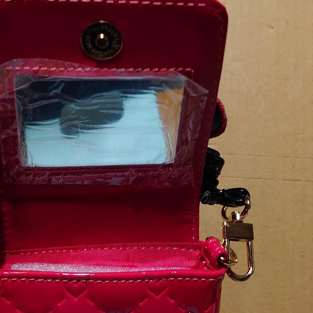 Hello Kitty Embossed Gadget Case With Mirror ()
