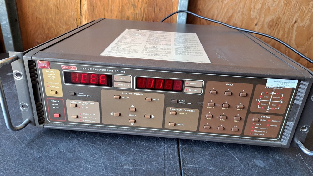 Keithley 228A Voltage / Current Source (SN/404740)