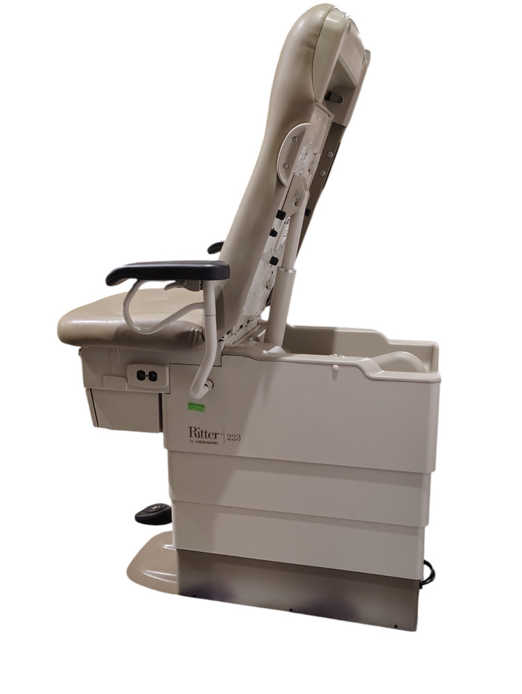 Midmark 223 Power Exam Table