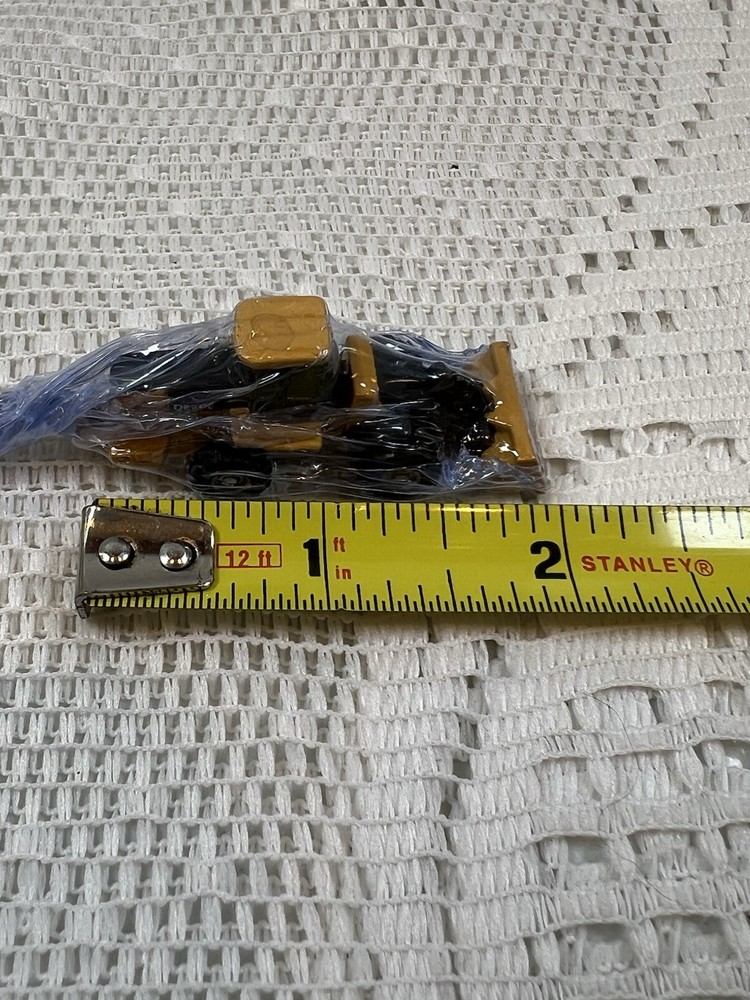 Ertl John Deere Micro Wheel Loader Diecast Micro-Constructor Model Key Chain