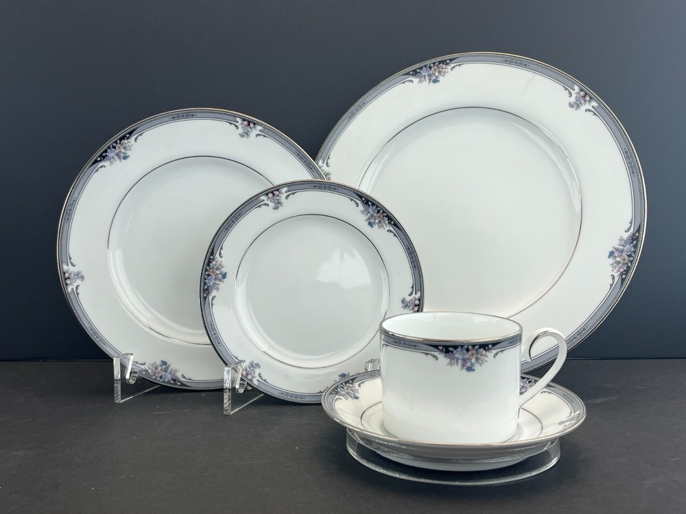 Lovely Noritake Squirewood 5 piece place setting EUC