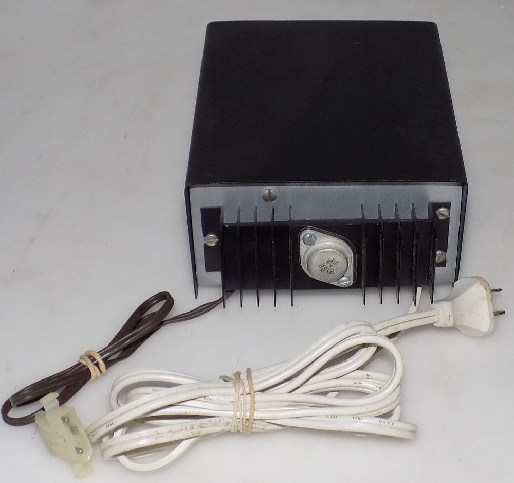 VINTAGE- UNBRANDED VOLTMETER MADE IN TAIWAN