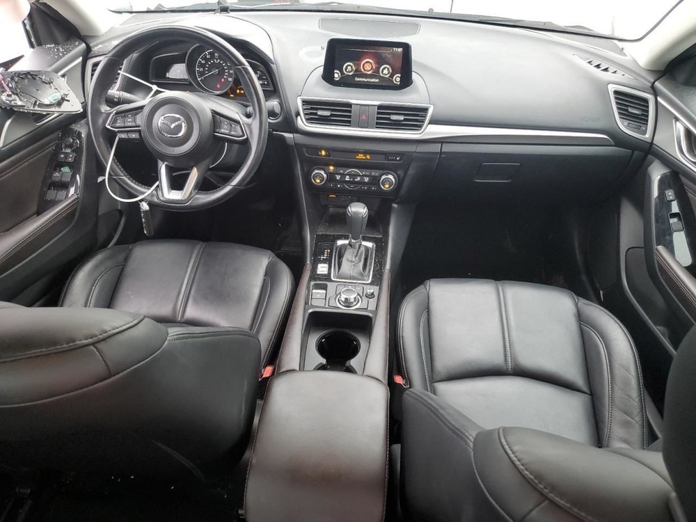 3 2018 Glove Box 4916502