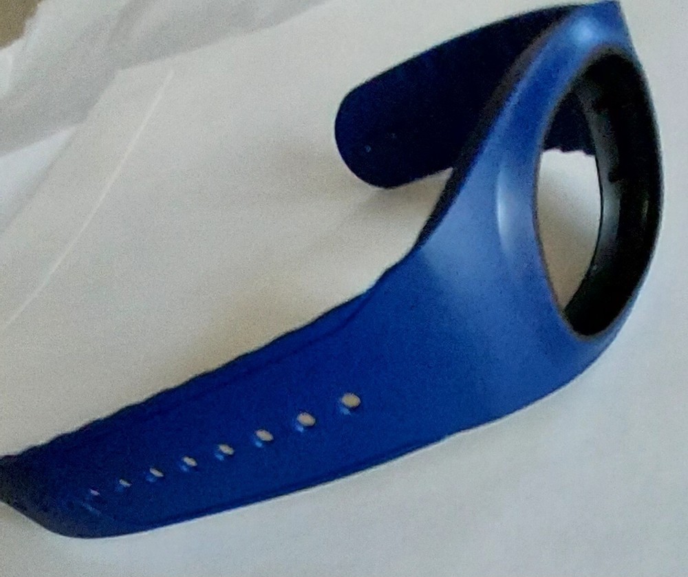 NEW. NO PUCK Disney Royal/ Navy Blue Mickey Magicband+ Plus Solid Color