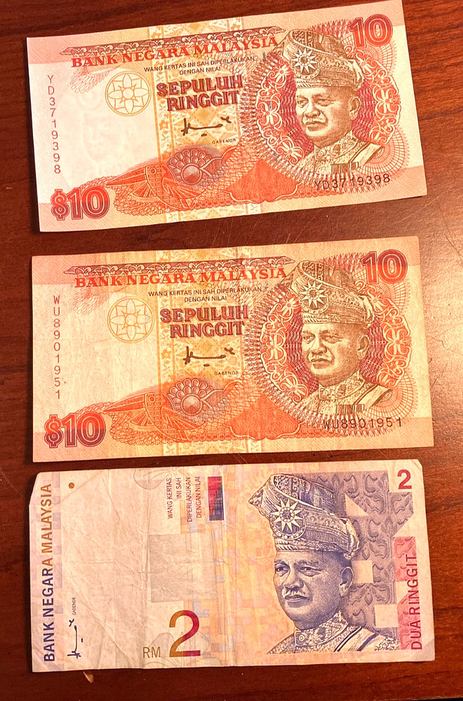 Malaysia 10 Ringgit -2, 2 Ringgit -1,  Banknotes  Qty 3, C277