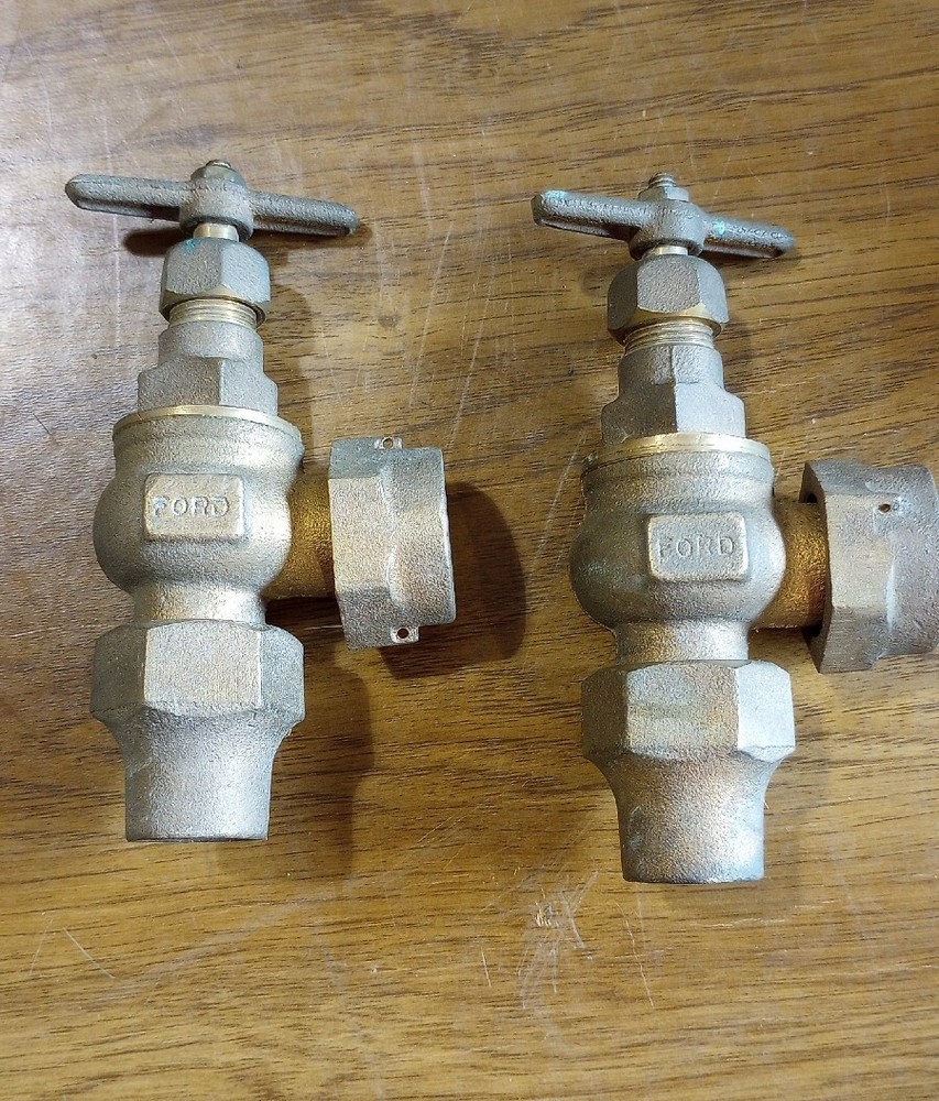 (2) FORD BRASS METER SHUT OFF VALVES TURN OFF METER