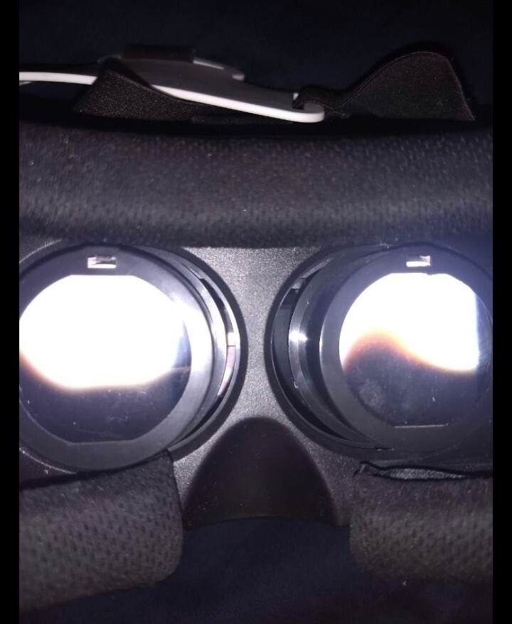 VR Set W/Interactive Remote